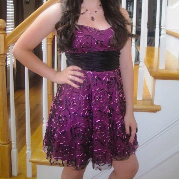 Short Dress - Picture 3 of 8